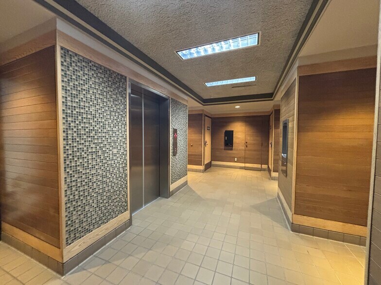 More Photos Of 3900 Arctic Blvd, Anchorage Office For Sale