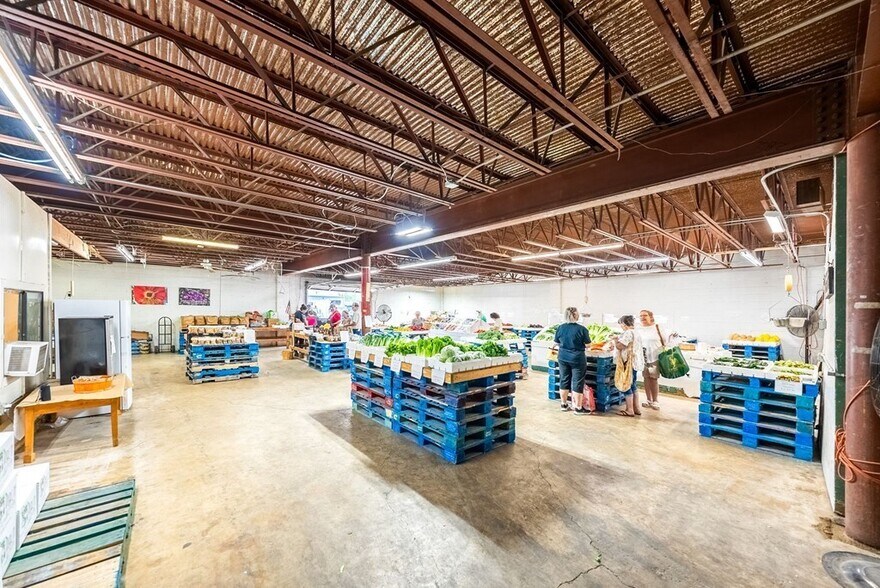 More Photos Of 1100 Water St, Kerrville Warehouse For Sale