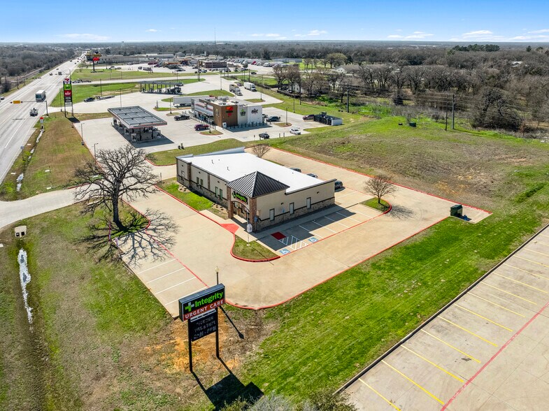 More Photos Of 1643 N Market St, Hearne Healthcare For Sale