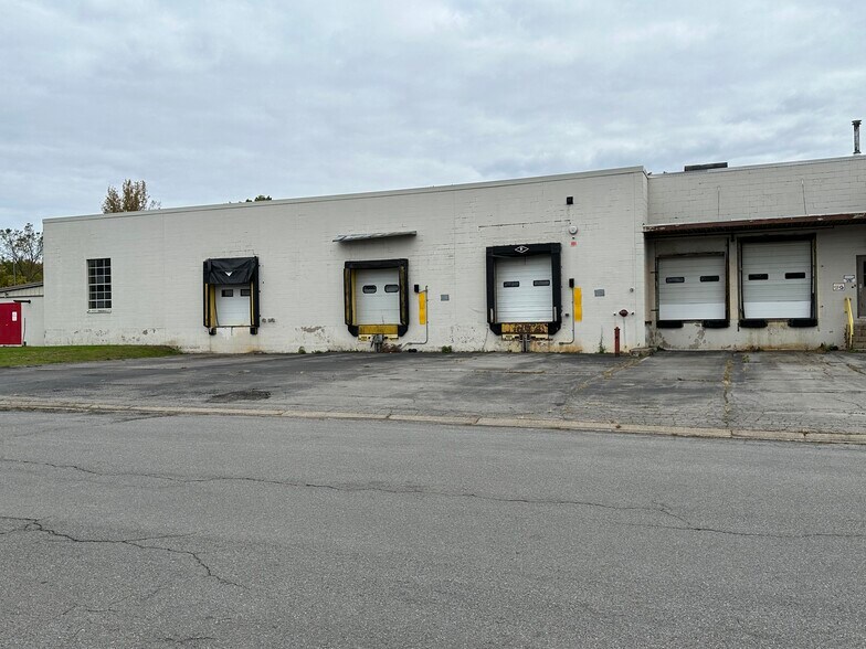 More Photos Of 6 Morrill Pl, Fulton Warehouse For Lease