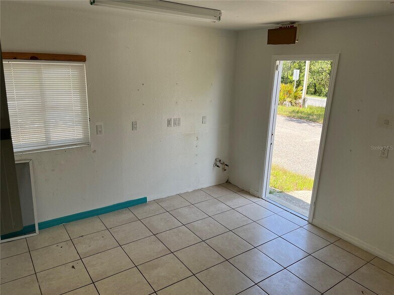 More Photos Of 18132 Commercial Way, Weeki Wachee Fast Food For Sale