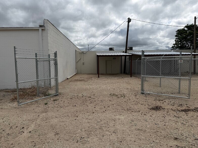 More Photos Of 1166 Butternut St, Abilene Flex For Lease