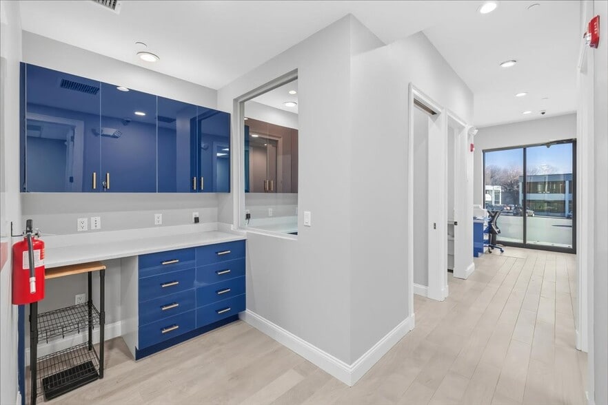 More Photos Of 2 Forest Ave, Paramus Medical For Lease