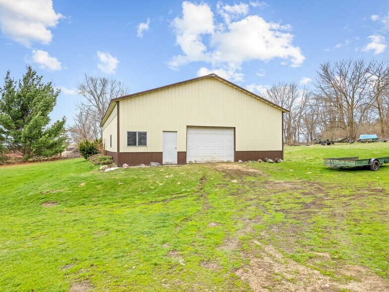 More Photos Of 2280 S Rock City Rd, Ridott Multifamily For Sale