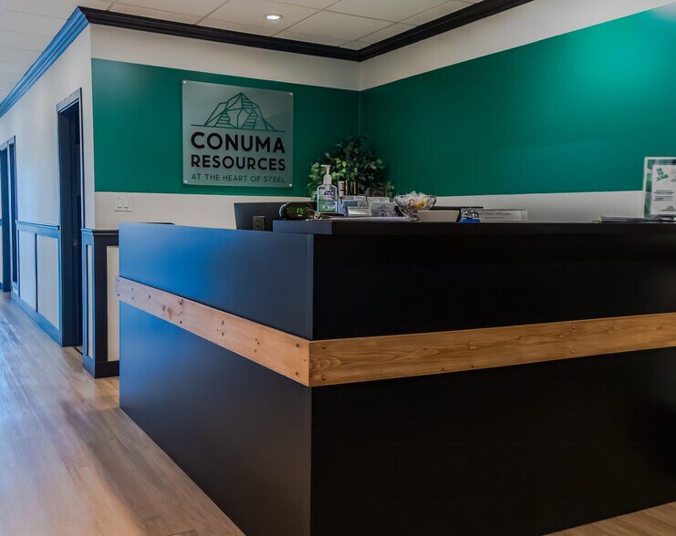 More Photos Of 105-235 Front St, Tumbler Ridge Office For Sale