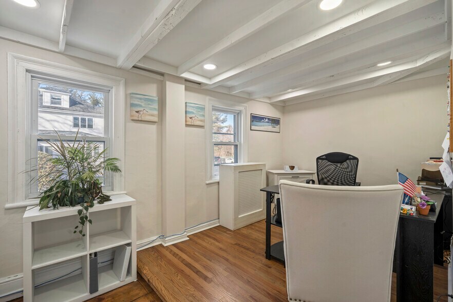 More Photos Of 113 tindall Rd, Middletown Office For Sale
