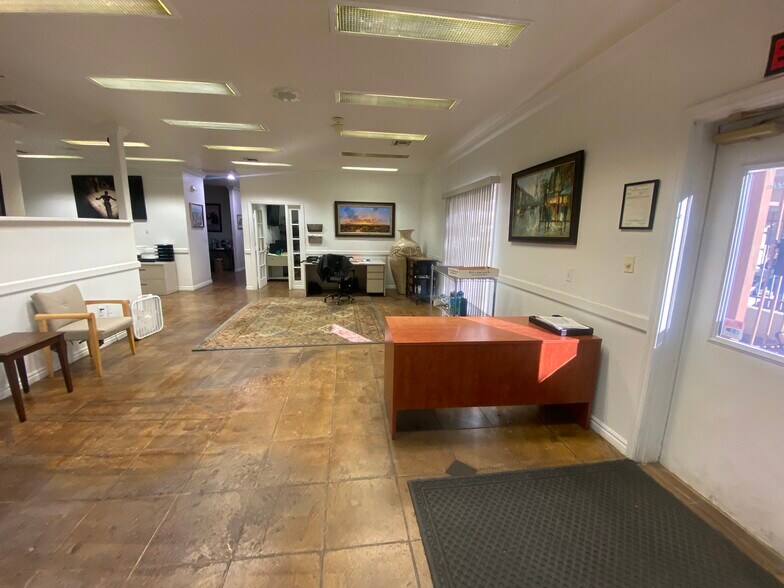 More Photos Of 4047 Ponderosa Way, Las Vegas Office For Sale