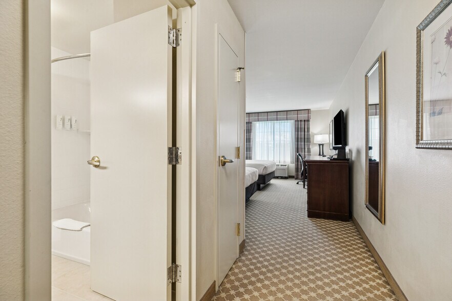 More Photos Of 130 Holiday Blvd, Covington Hotel For Sale