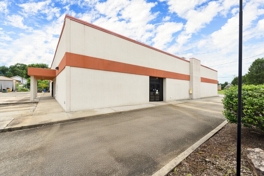 More Photos Of 1500 Pittsburgh St, Cheswick Freestanding For Lease