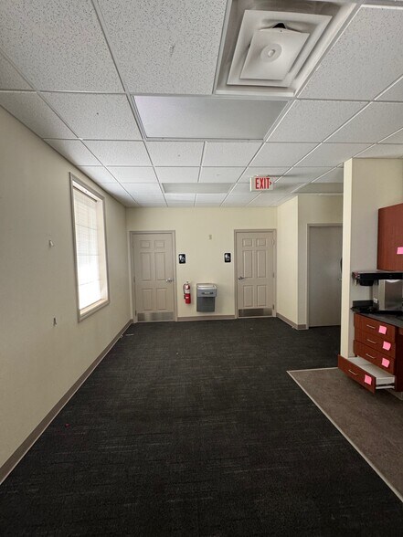 More Photos Of 30379 Gratiot Ave, Roseville Bank For Lease