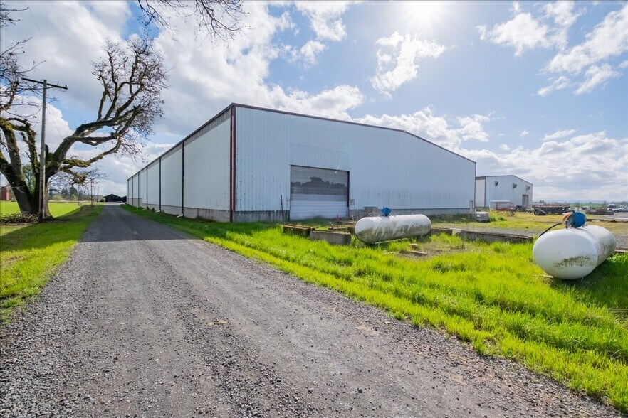 More Photos Of 6011 Grinde Ln NE, Silverton Flex For Lease