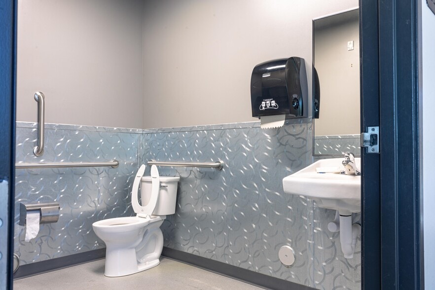 More Photos Of 1222 W Legacy Crossing Blvd, Centerville Freestanding For Lease