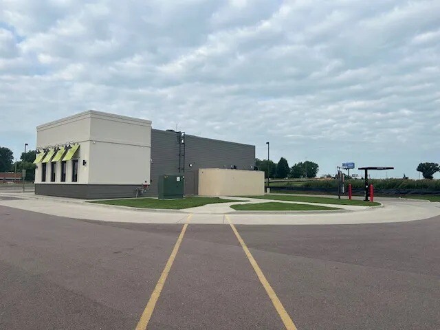 More Photos Of 5120 E Arrowhead Pky, Sioux Falls Fast Food For Sale