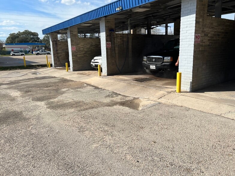 More Photos Of 1006 1st St E, Humble Carwash For Sale