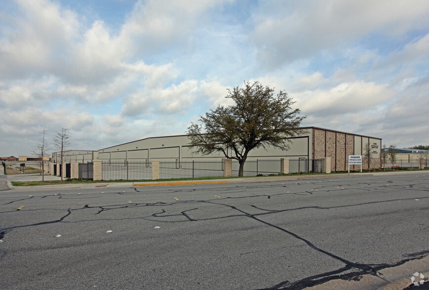 More Photos Of 15809 Addison Rd, Addison Airplane Hangar For Sale