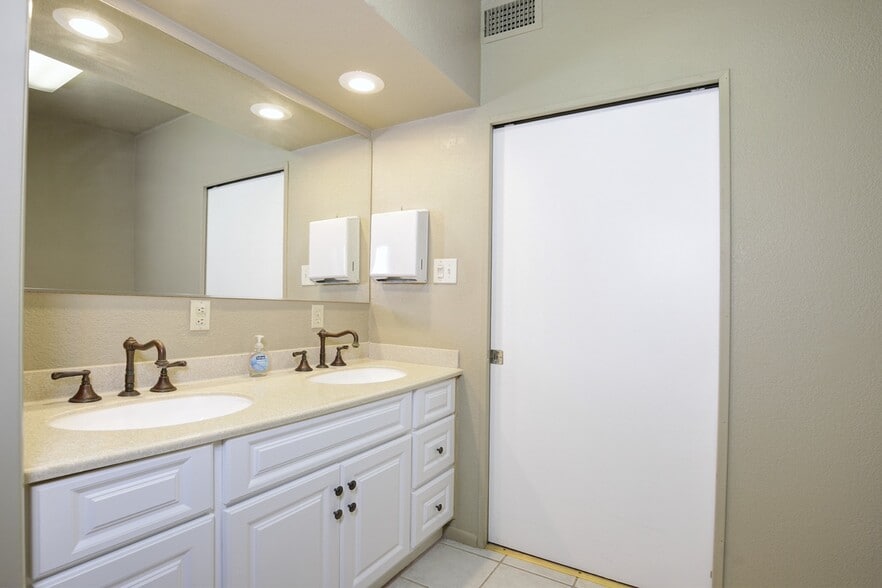 More Photos Of 404 W Main St, Payson Medical For Lease