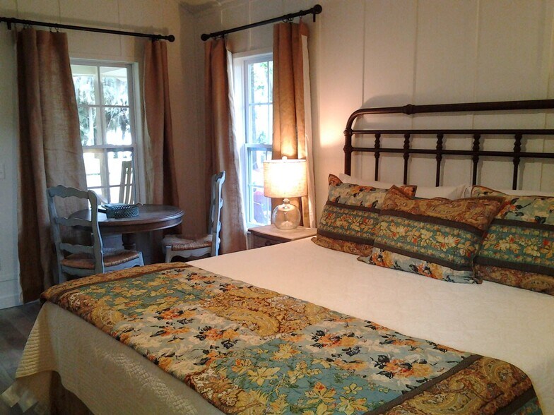 More Photos Of 1001 Front St, Welaka Hotel For Sale