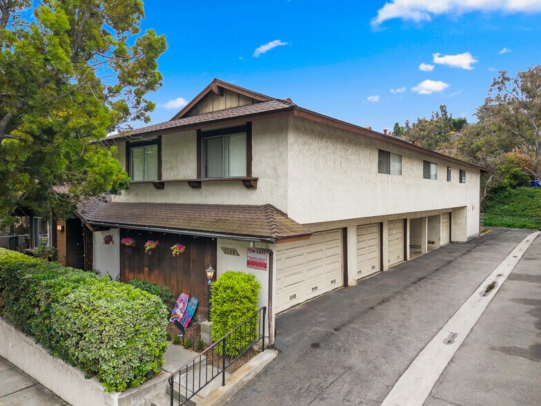 Primary Photo Of 2139 Via Esmarca, Oceanside Apartments For Sale