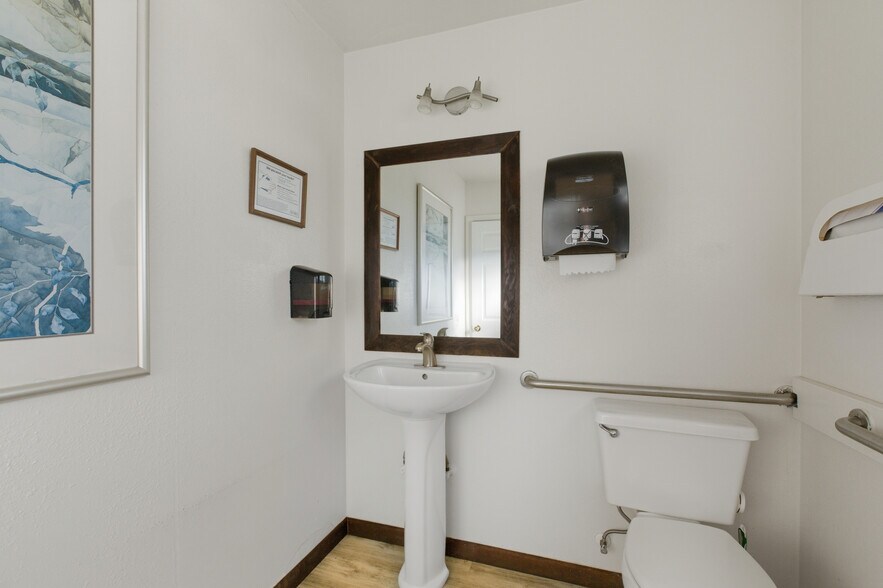 More Photos Of 1185 NE Mill St, Waldport Flex For Sale