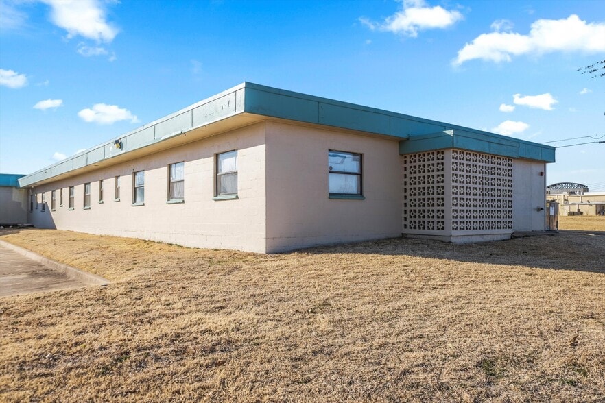 More Photos Of 1215 NE 34th St, Oklahoma City Assisted Living For Sale