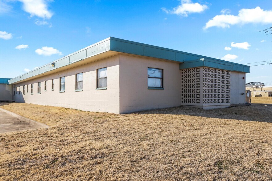 More Photos Of 1215 NE 34th St, Oklahoma City Assisted Living For Lease