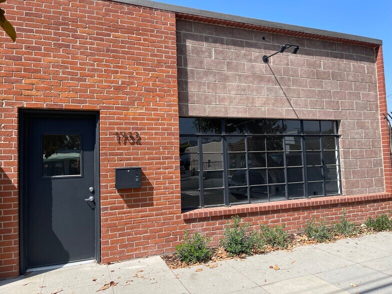 More Photos Of 1732 Victory Blvd, Glendale Loft Creative Space For Lease