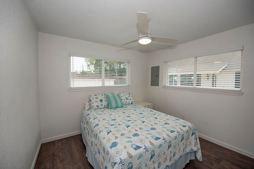 More Photos Of 3821 Nasa Pky, El Lago Lodge Meeting Hall For Sale