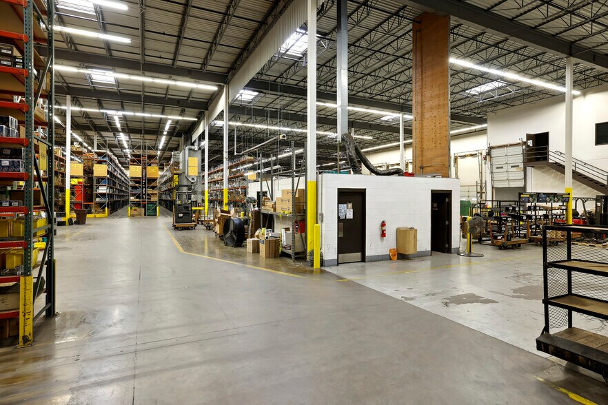 More Photos Of 2500 NE Kennedy St, Minneapolis Warehouse For Sale
