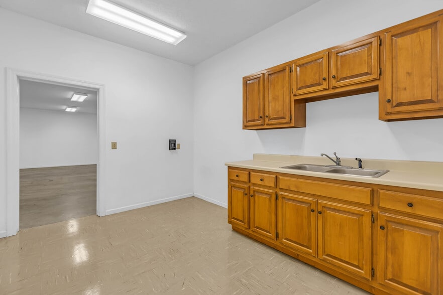 More Photos Of 5 Industrial Park Dr, Hendersonville Freestanding For Sale