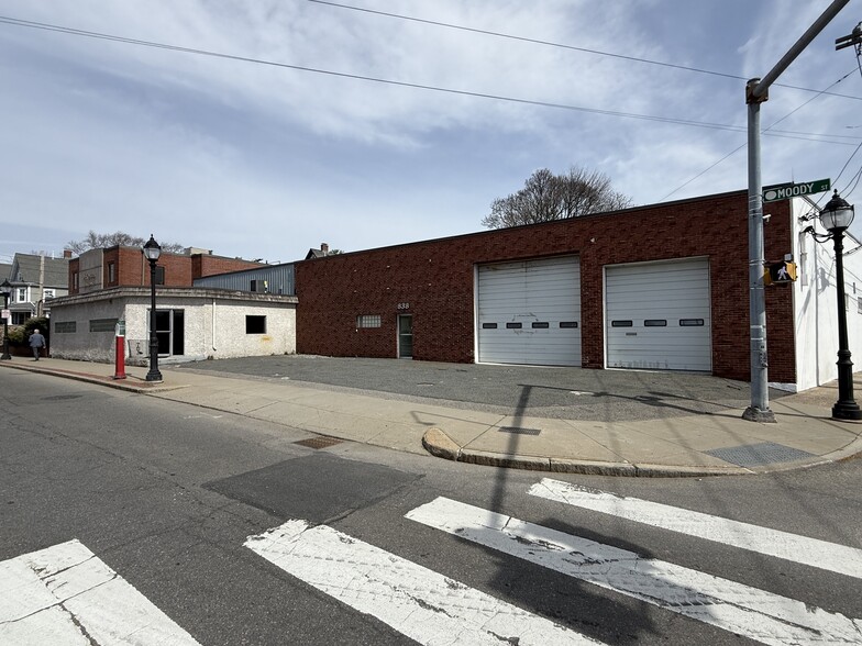 Primary Photo Of 838 Moody St, Waltham Warehouse For Lease