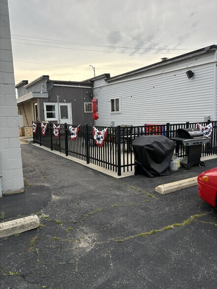 More Photos Of 5832-40 S Packard Ave, Cudahy Restaurant For Sale