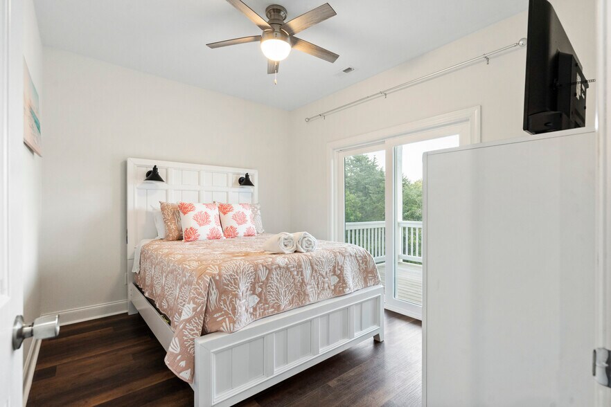 More Photos Of 2075-2085 New River Inlet Rd, North Topsail Beach Specialty For Sale