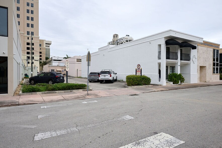 Primary Photo Of 355 Palermo Ave, Coral Gables Medical For Sale