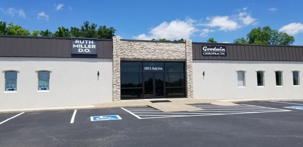 More Photos Of 2865 E Skelly Dr, Tulsa Medical For Lease