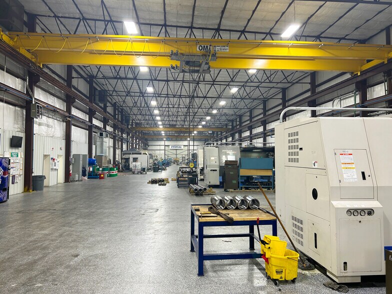 More Photos Of 5510 Spring Stuebner Rd, Spring Warehouse For Lease