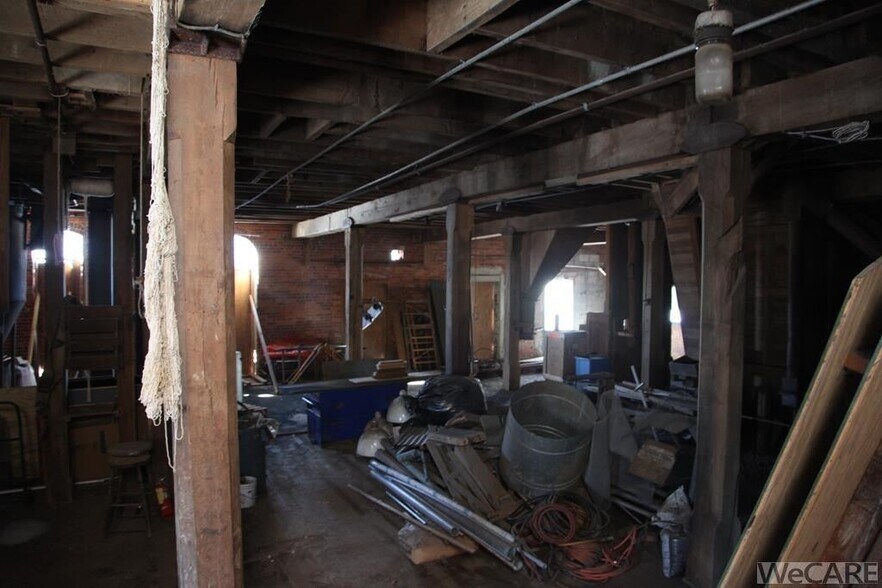 More Photos Of 203 S Main St, Mount Victory Manufacturing For Sale