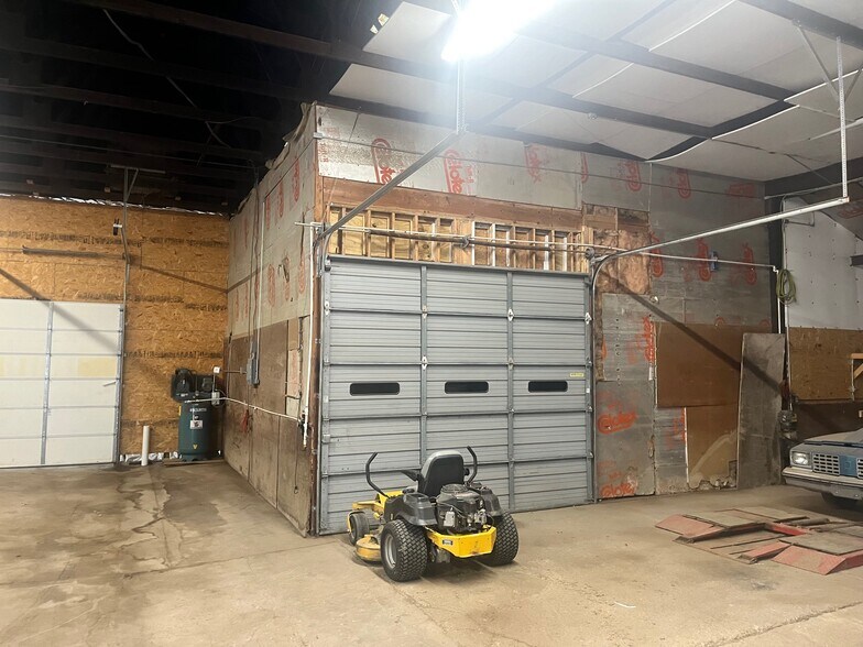 More Photos Of 4376 Beecher Rd, Flint Warehouse For Sale