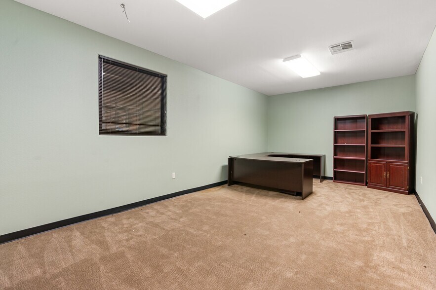 More Photos Of 18920 Freeport Dr, Montgomery Industrial For Sale