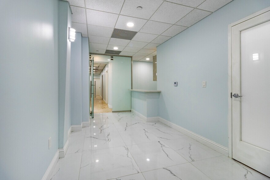 More Photos Of 6141 Sunset Dr, South Miami Medical For Lease