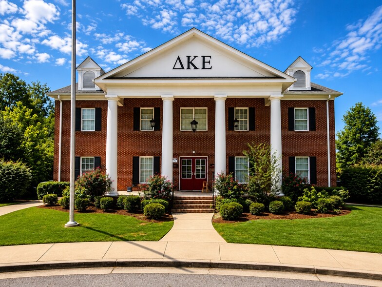 More Photos Of 250 Carriage Ct, Athens Sorority Fraternity House For Sale