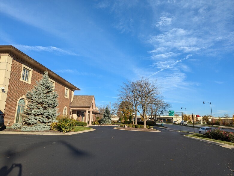 More Photos Of 170 W 106th St, Carmel Medical For Sale