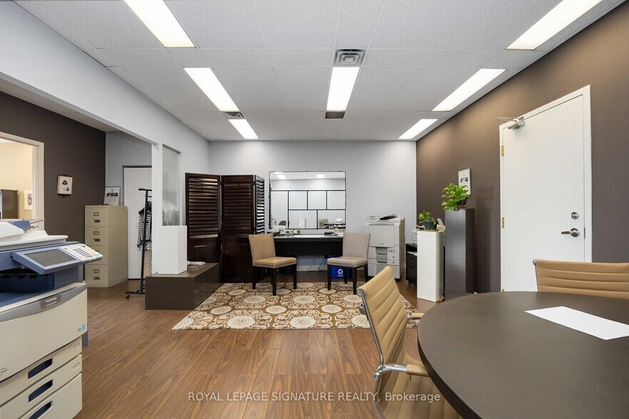 More Photos Of 220 Duncan Mill Rd, Toronto Office For Sale