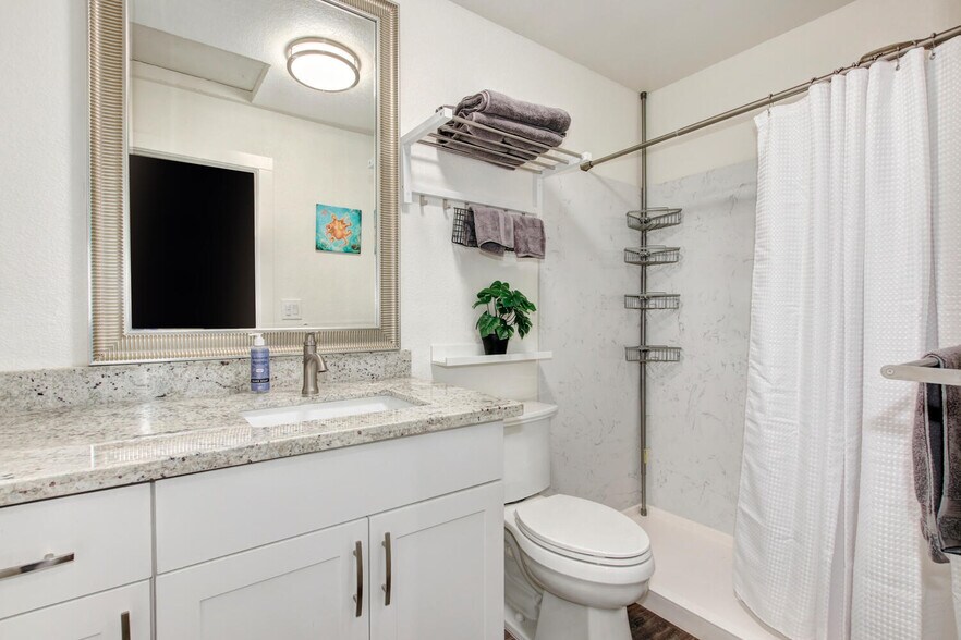 More Photos Of 1409-1411 Victorian Aly, Sacramento Apartments For Sale