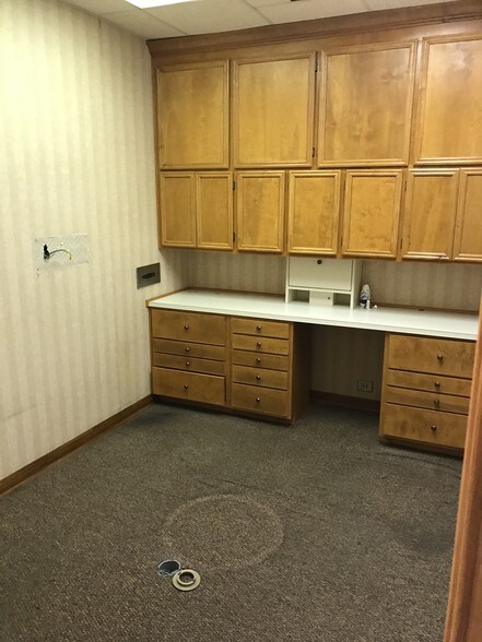 More Photos Of 3560 Delaware St, Beaumont Medical For Sale
