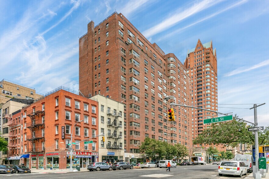 More Photos Of 1336-1344 3rd Ave, New York Apartments For Lease