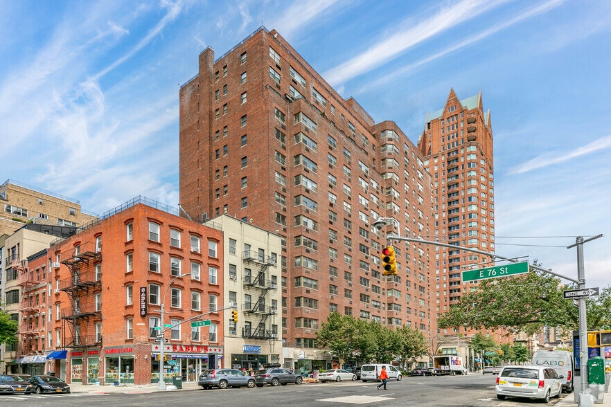 More Photos Of 1336 3rd Ave, New York Apartments For Lease