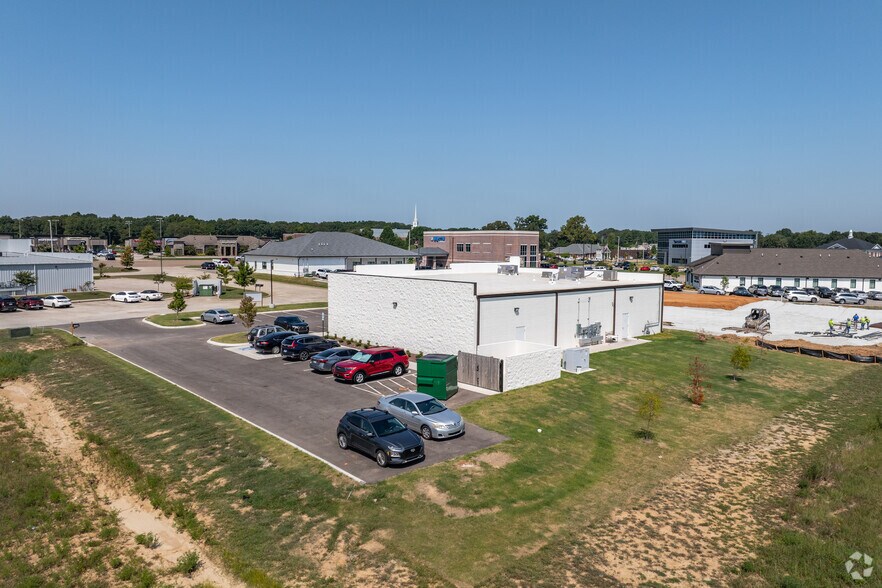 More Photos Of 1373 Union University Dr, Jackson Storefront Retail Office For Lease