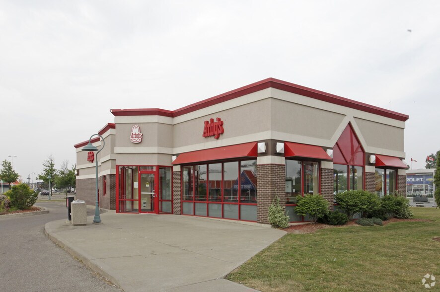 More Photos Of 263 Queen St E, Brampton Unknown For Lease