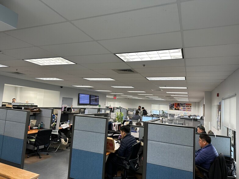 More Photos Of 10 State St, Moonachie Warehouse For Lease