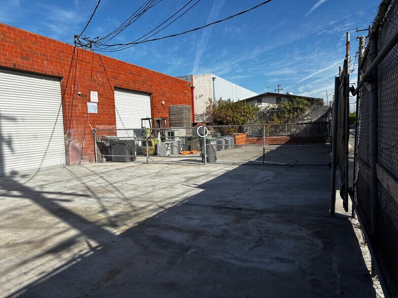 More Photos Of 13526-13528 Normandie Ave, Gardena Warehouse For Lease